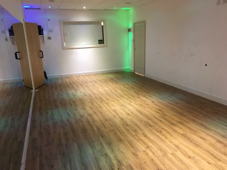 QuestFit1's tweet photo. ROOM TO RENT 
Room to rent upstairs in Quest gym, fully air conditioned with mirrors. 2 entrances. Message us for details #caerphilly https://t.co/mF8Qollf5x