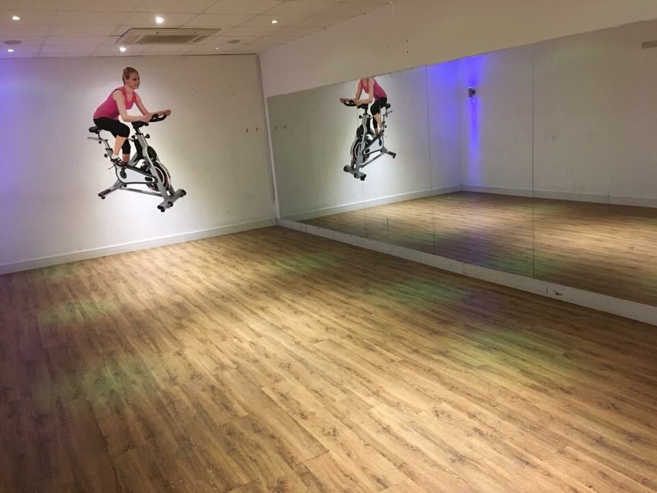 QuestFit1's tweet photo. ROOM TO RENT 
Room to rent upstairs in Quest gym, fully air conditioned with mirrors. 2 entrances. Message us for details #caerphilly https://t.co/mF8Qollf5x