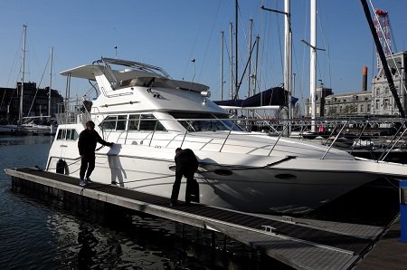 bootveiling's tweet photo. Sluiting #bootveiling woensdagavond 4 #boten: 2 x #motorcruiser, 1 #klassieke #boot &amp; 1 #motorboot. Plaats je #bod https://t.co/vLD3RguKoQ https://t.co/4iHywmTF6w