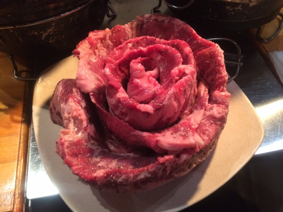 tontsu_yakiniku's tweet photo. 今日より新メニュー、巨大台風焼きが始まります。ご来店お待ちしております。 https://t.co/YmfbRDgn4s