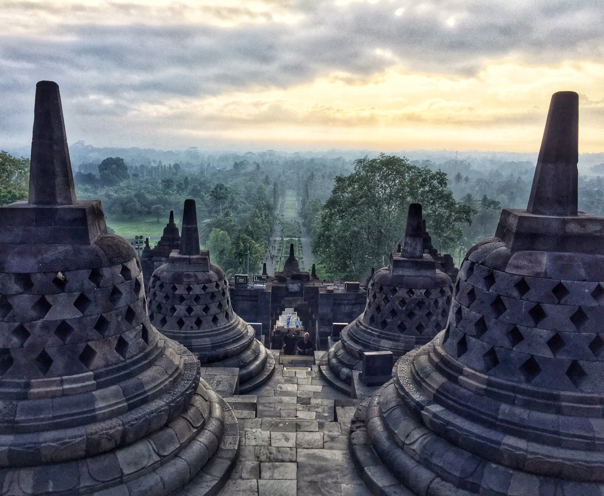 KarinBienz's tweet photo. #Borobudur the biggest buddhist Monument in the World in #Yogyakarta | Indonesia https://t.co/luUVIdWgP0
