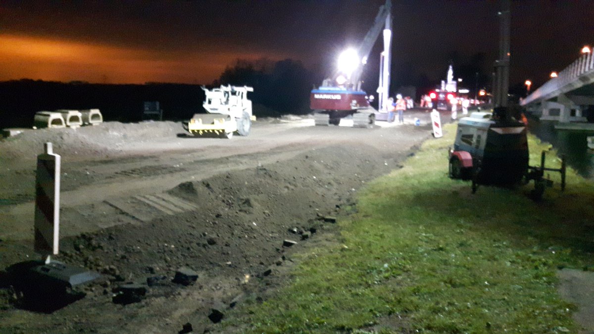 IODS_ZH's tweet photo. Zaterdagochtend is een nieuwe ploeg mensenverder gegaan met de opbouw van de nieuwe constructie.
#ecopassage#... https://t.co/MOmn5JQCjW