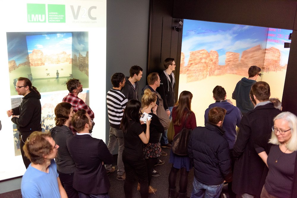 LRZ_DE's tweet photo. Unser Zentrum für Virtuelle Realität und Visualisierung #V2C ist sehr begehrt. Am besten direkt jetzt Tickets holen #CampusGarching https://t.co/t3IHfiQ83H