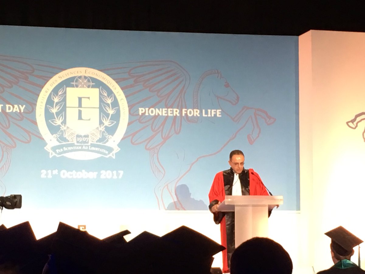 essec's tweet photo. "Le leader n'est pas celui qui parle le plus fort, c'est celui qui anticipe les mutations, s'engage, inspire." @VVinzi, DG #ESSEC https://t.co/6EDa2VJFB3