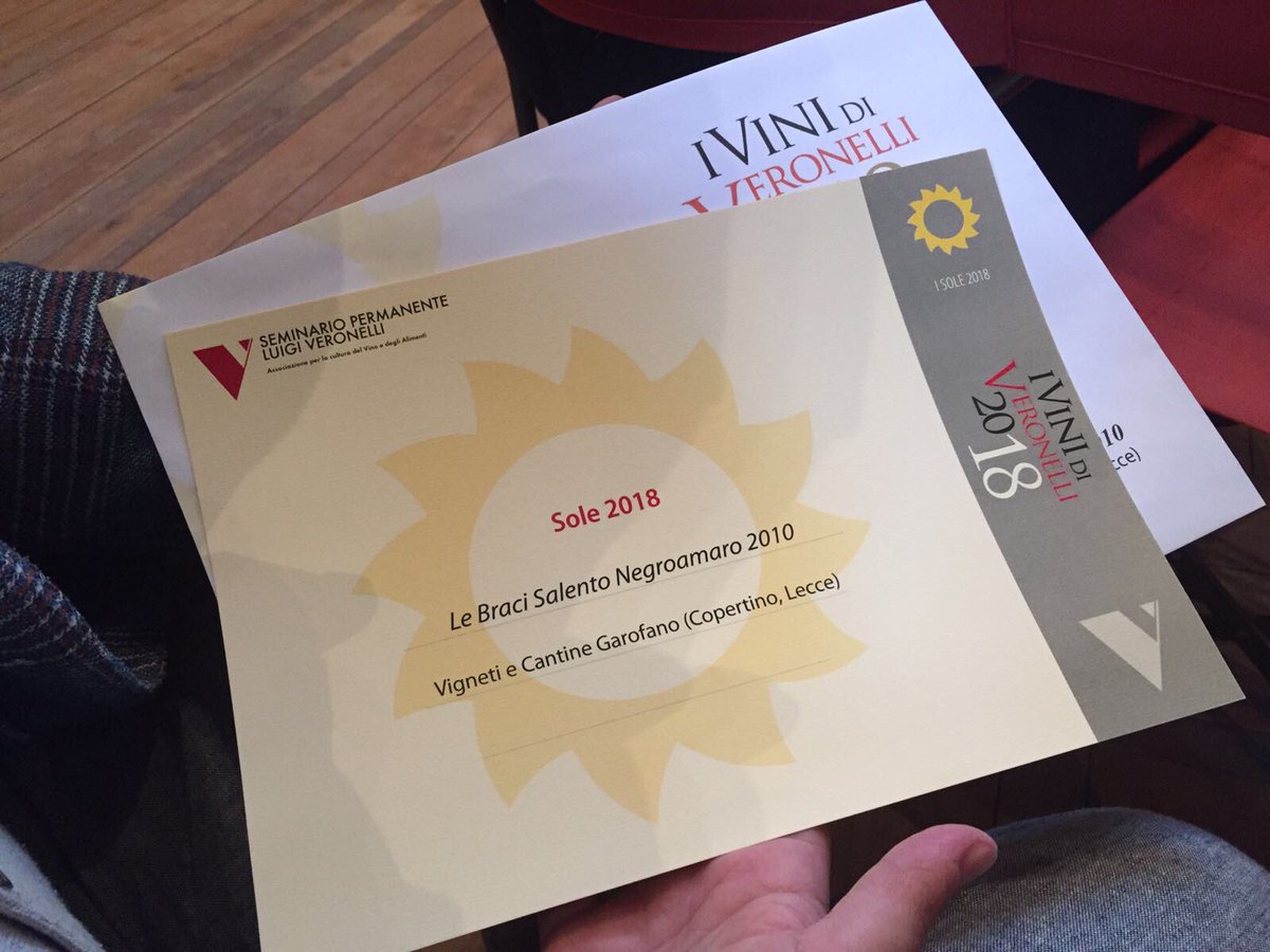 vinigarofano's tweet photo. *Le Braci 2010 è Sole*. Soltanto 10 in tutta Italia. Uno di questi si è acceso a Copertino. 
☀ 
#Sole #GuidaVeronelli #IVinidiVeronelli https://t.co/l6f4sbG0UQ