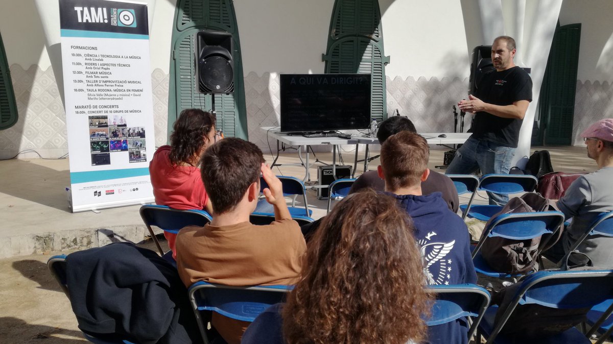 FestivalTam's tweet photo. Ara fem el taller de Com fer un rider amb Oriol Pages #tam2017 https://t.co/6CAVbLAQBI