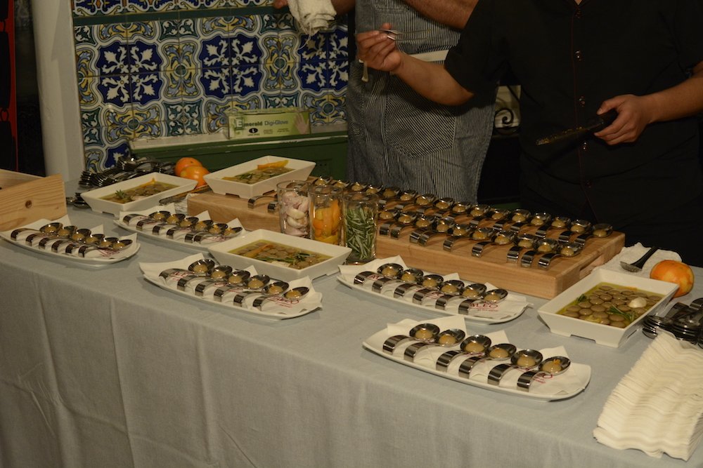 eatspainup's tweet photo. Happy faces, good #spanishsnacks &amp; #fabwine the other night at #FormerResidenceSpain to enjoy the last of our #culturalactivities 2017! 😋🍷 https://t.co/GGraXj1oE5