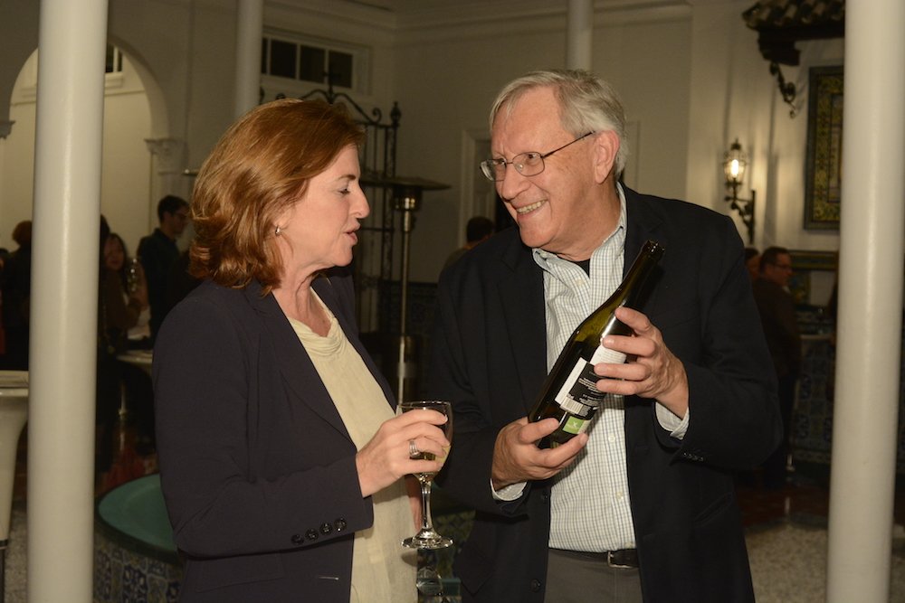 eatspainup's tweet photo. Happy faces, good #spanishsnacks &amp; #fabwine the other night at #FormerResidenceSpain to enjoy the last of our #culturalactivities 2017! 😋🍷 https://t.co/GGraXj1oE5