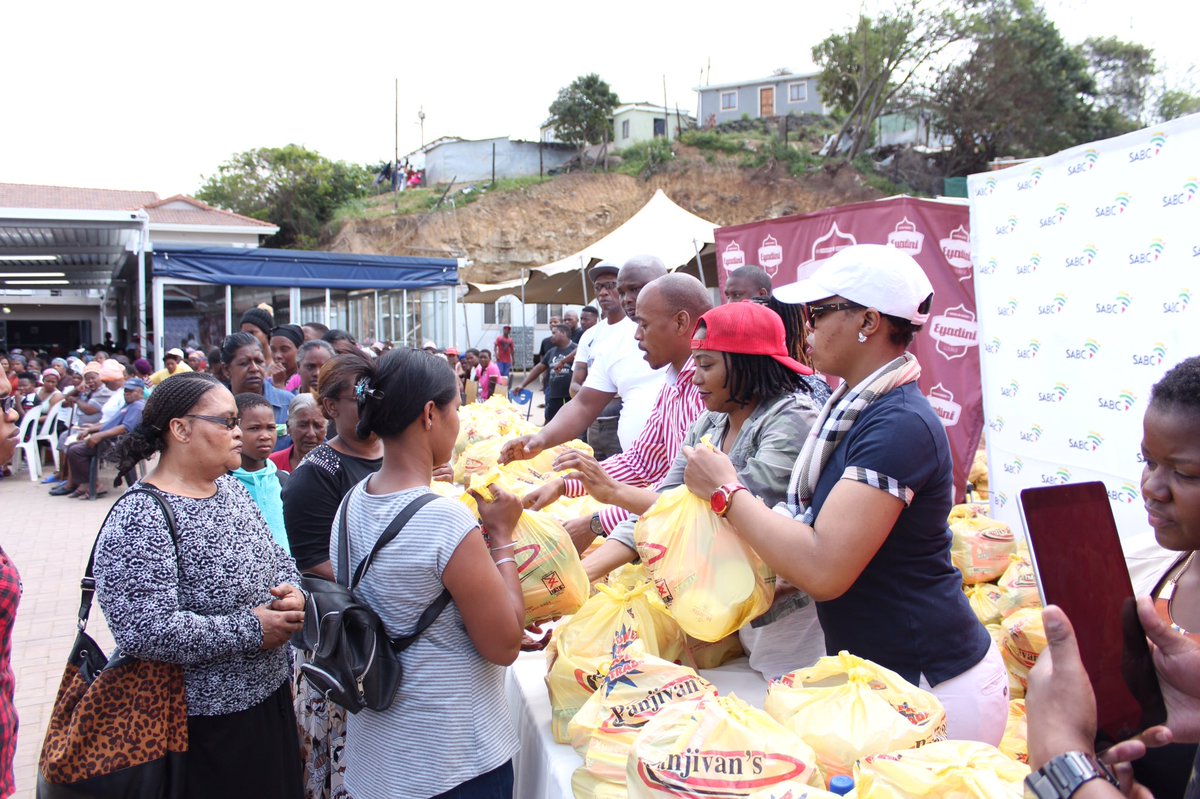 ukhozi_fm's tweet photo. #SabcFoundation &amp; @EyadiniLounge &amp; NozuluLuxLiner #FloodsDisaterRelief #DurbanStorm #SabcCares #UkhoziCares https://t.co/rqhf6G1zgy