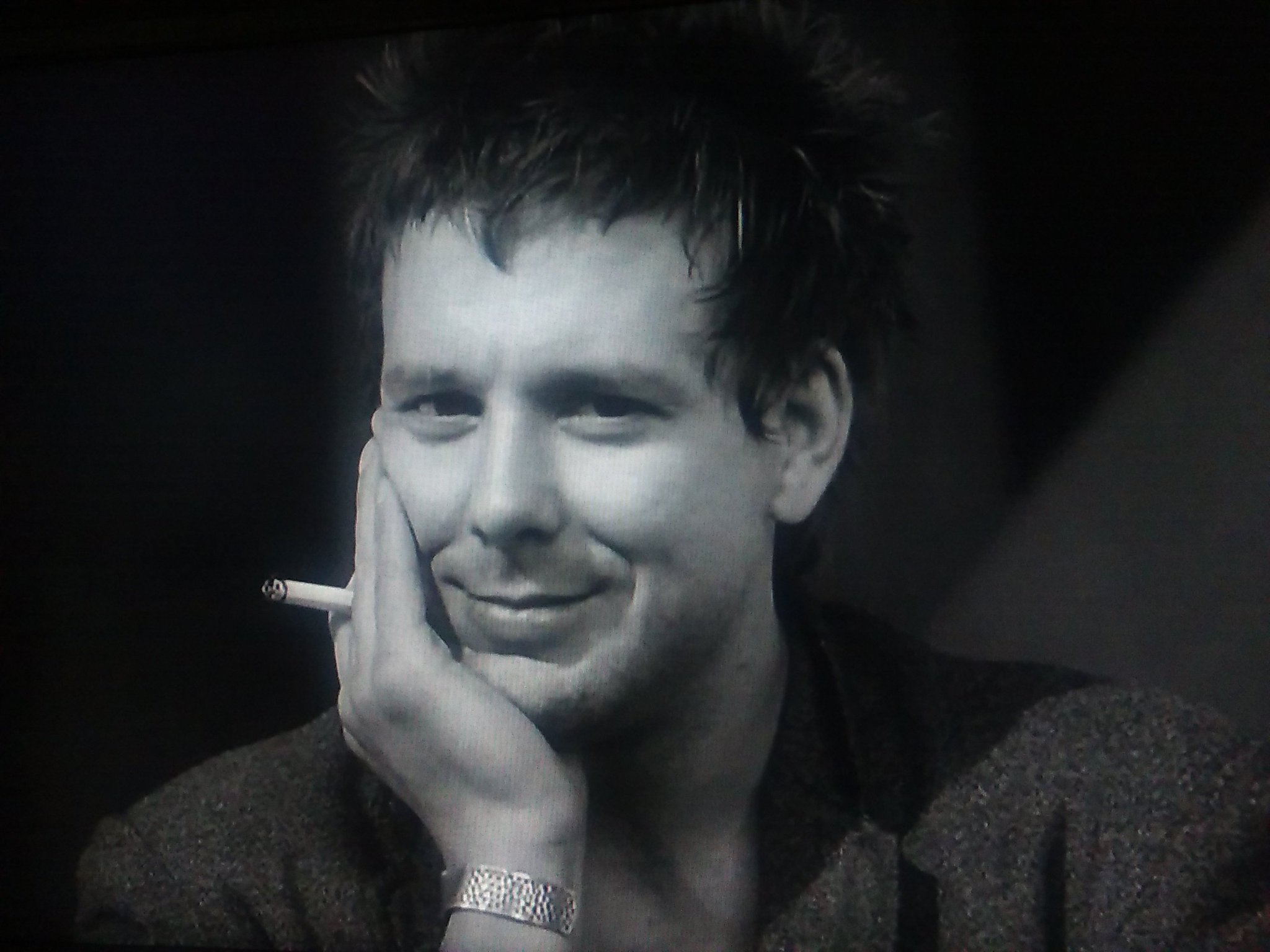 ルウコ ランブルフィッシュ のミッキーロークが魅力的すぎ 素肌にvネックのニット しかもフレンチスリーブ を着こなせる男は彼だけでしょう デニスホッパーのアル中オヤジがハマってたのと マットディロンのお兄ちゃん大好きボーイ振りが可愛かった