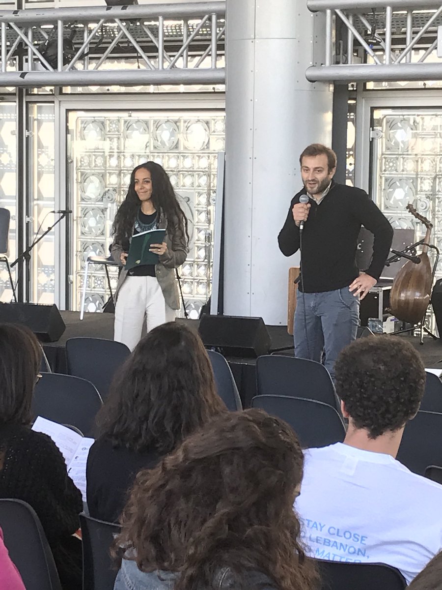 AssoAshma's tweet photo. @WAHEDMagazine présente son magazine français/arabe à l’@imarabe 
#ForumMondeArabe https://t.co/W08INMKBwd