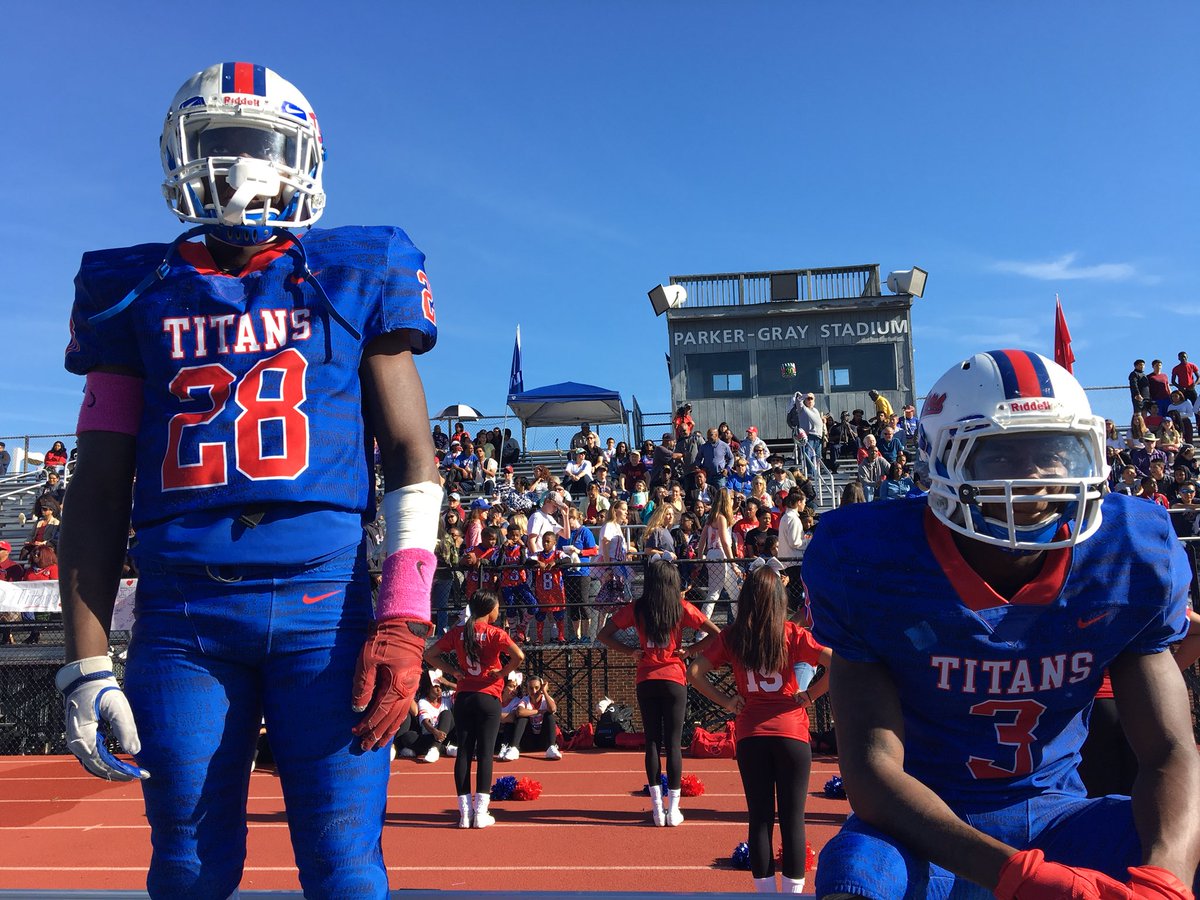 ACPSk12's tweet photo. Proud of our @TCWTitans! #TCWHomecoming2017 https://t.co/oZHmIsI5V7