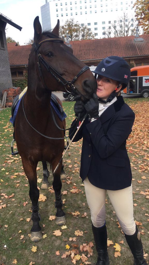 GBstudentriders's tweet image. Brits loving the horses here in Switzerland! All 3 riders made the 2nd round SJ - very exciting! 🇬🇧@StudentEquest