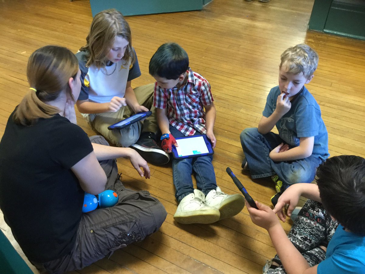 Mversteegedu's tweet image. Innovation &amp;amp; collaboration #CodingBuddies #WorkHard #royalvalues @stone_k @infoAlexandraPS