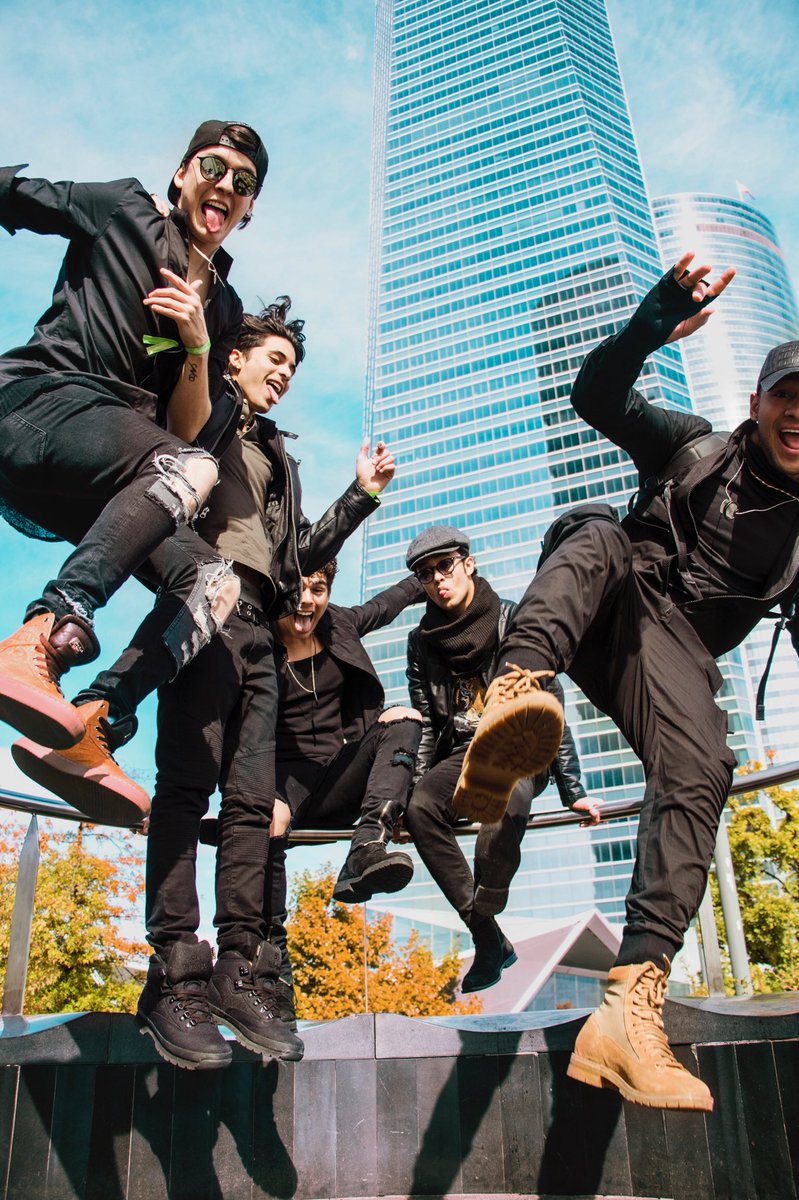 CNCOmusic's tweet image. Celebrando en Madrid el lanzamiento de nuestro sencillo #Mamita!!! smarturl.it/Mamita