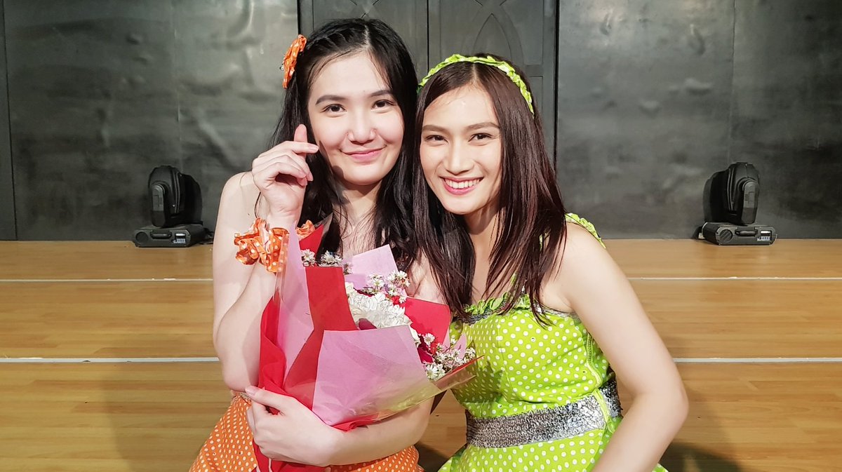 MelodyLaksani's tweet photo. Happy graduation, Christy!💖 https://t.co/rrFIgiriBx