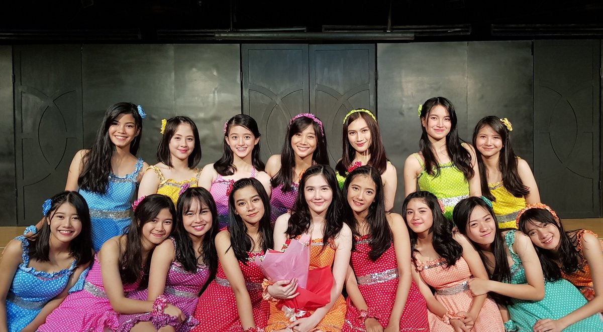 MelodyLaksani's tweet photo. Happy graduation, Christy!💖 https://t.co/rrFIgiriBx