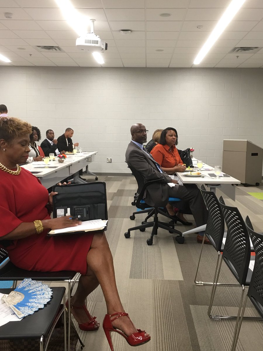 ucmayorvince's tweet photo. What an inspiring message from Mary Parker!!! Thanks for your passionate leadership!#NEXTLEVEL #ChickInCharge https://t.co/qYKlylCjWO
