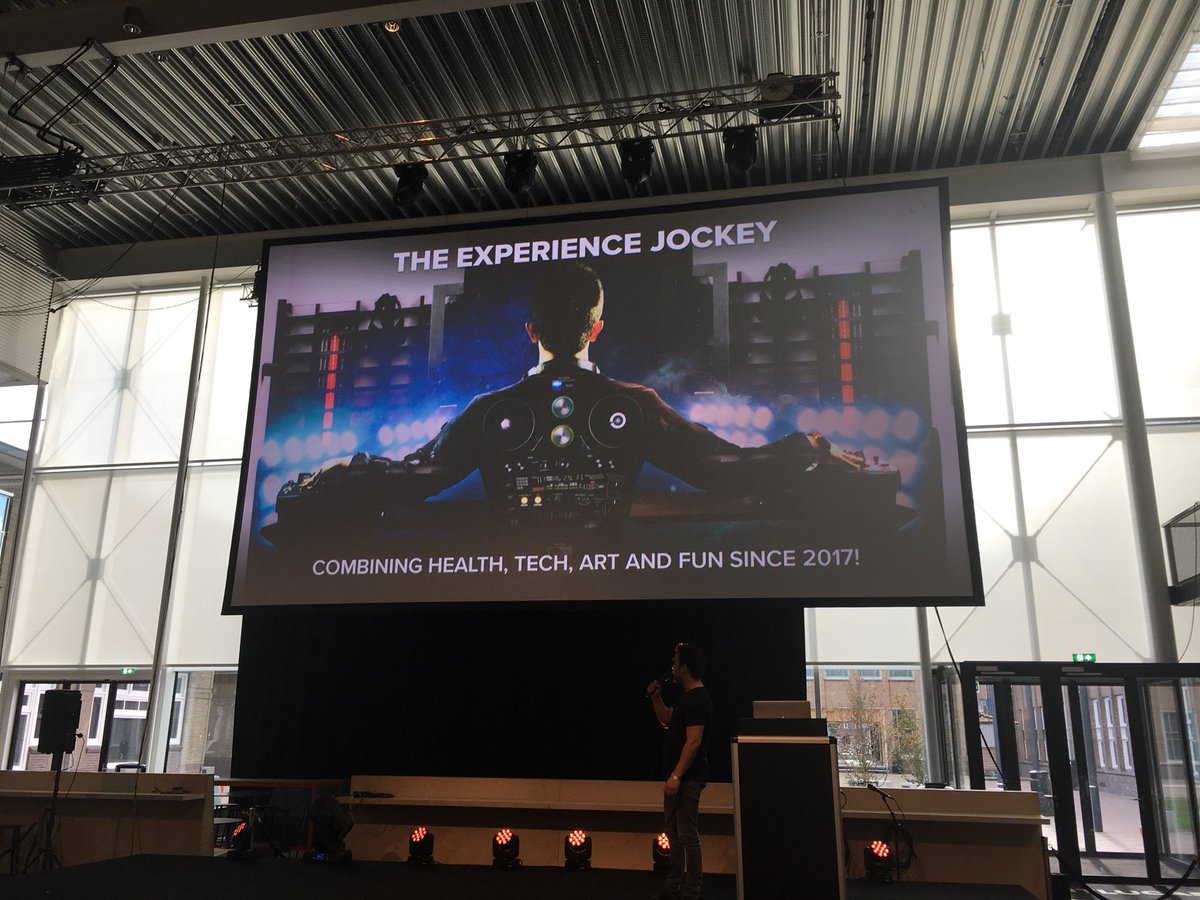 Zeer inspiratievolle #pechakucha presentaties bij start #ddw voor <a href="/SintLucas/">SintLucas</a> waar ik er zelf ook een van mocht geven #harvestingthefuture