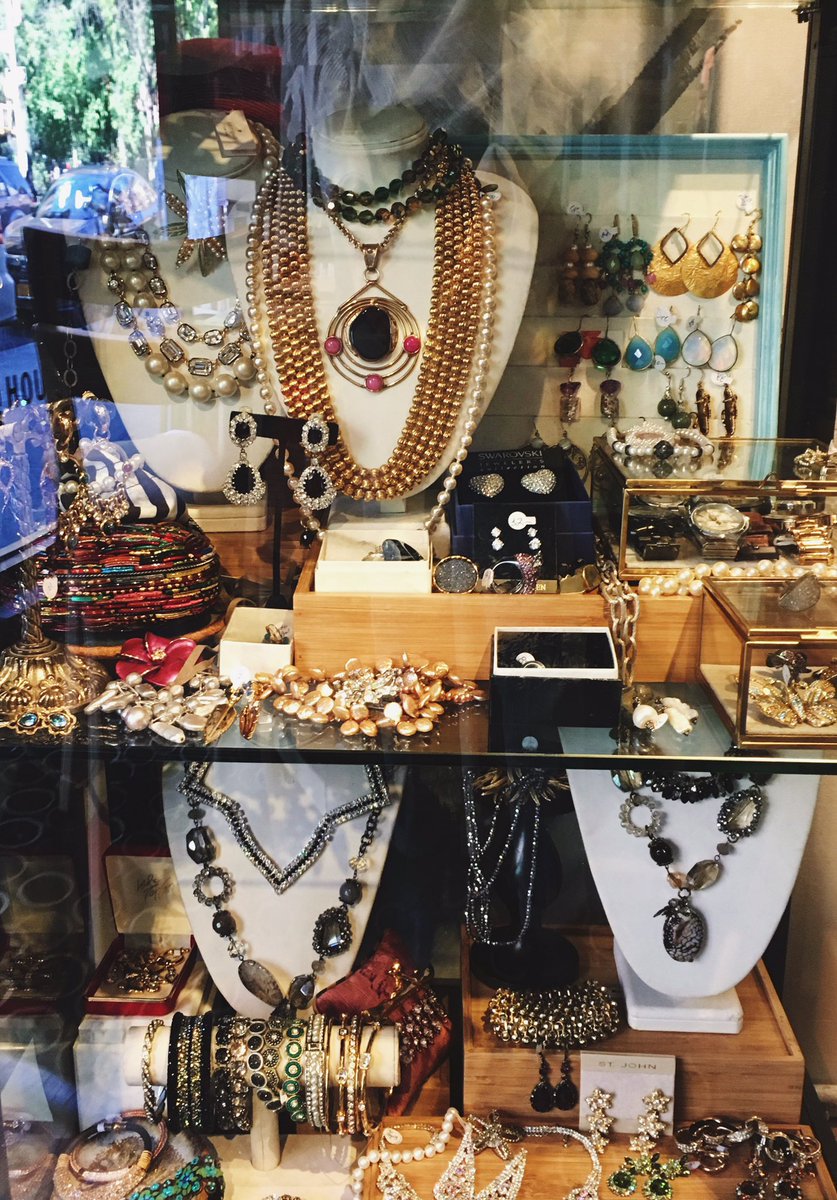 HWThrifts's tweet photo. Yorkville's #BestOfFall event is happening TODAY from 12-8PM! π1730 2nd Ave #HousingWorksThriftShops #FallFashion #Yorkville https://t.co/8KMCzNFYjh