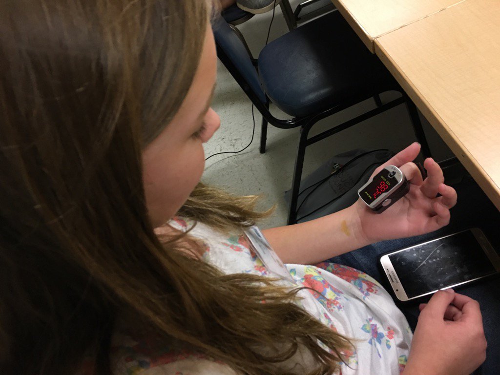ChCristello's tweet photo. Measuring pulse oxygen https://t.co/icW6hMaJg8