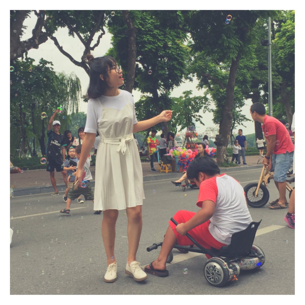 MInBENHo's tweet photo. #autumn #Vietnam #HaNoi #peopleinvietnam #vietnamese #iloveyou https://t.co/9cxkRQrw66