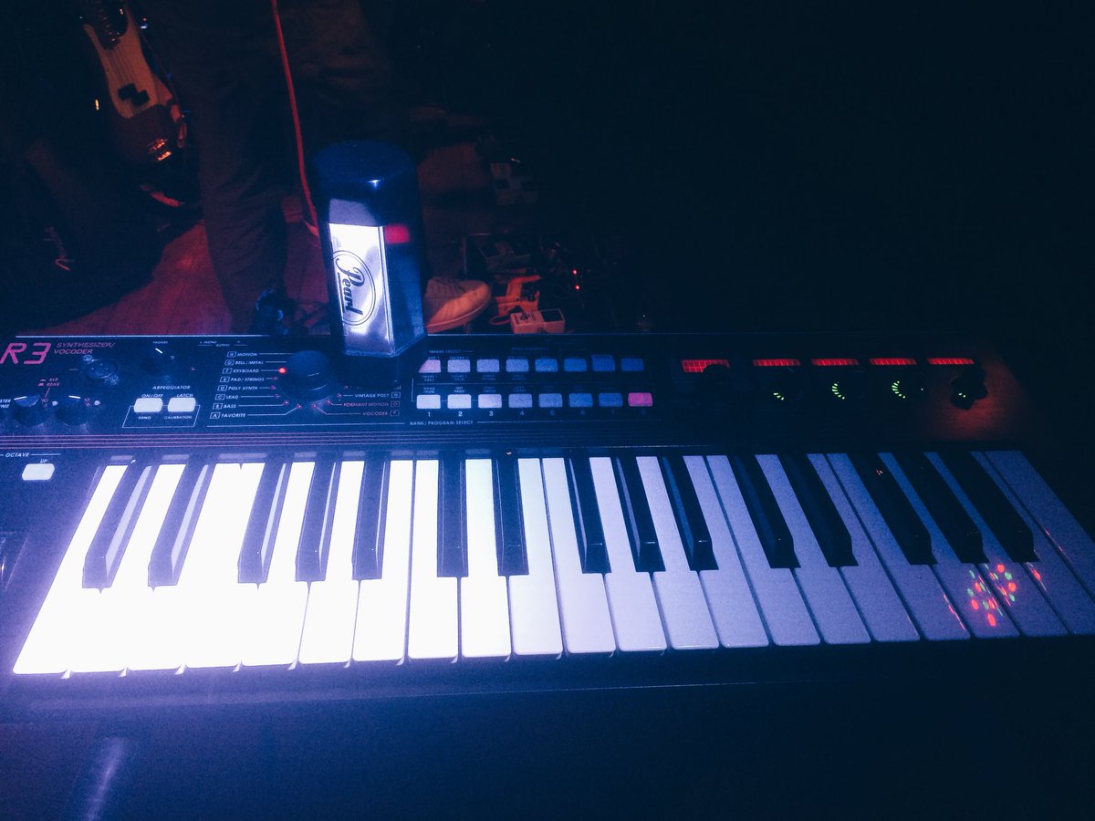 Akşam 23.00’de Kadıköy Karga’da <a href="/yarimadayolu/">Yarımada</a> ile çalıyoruz. Klavye, geri vokal ve shaker işleri bende. Progresifizm severim.