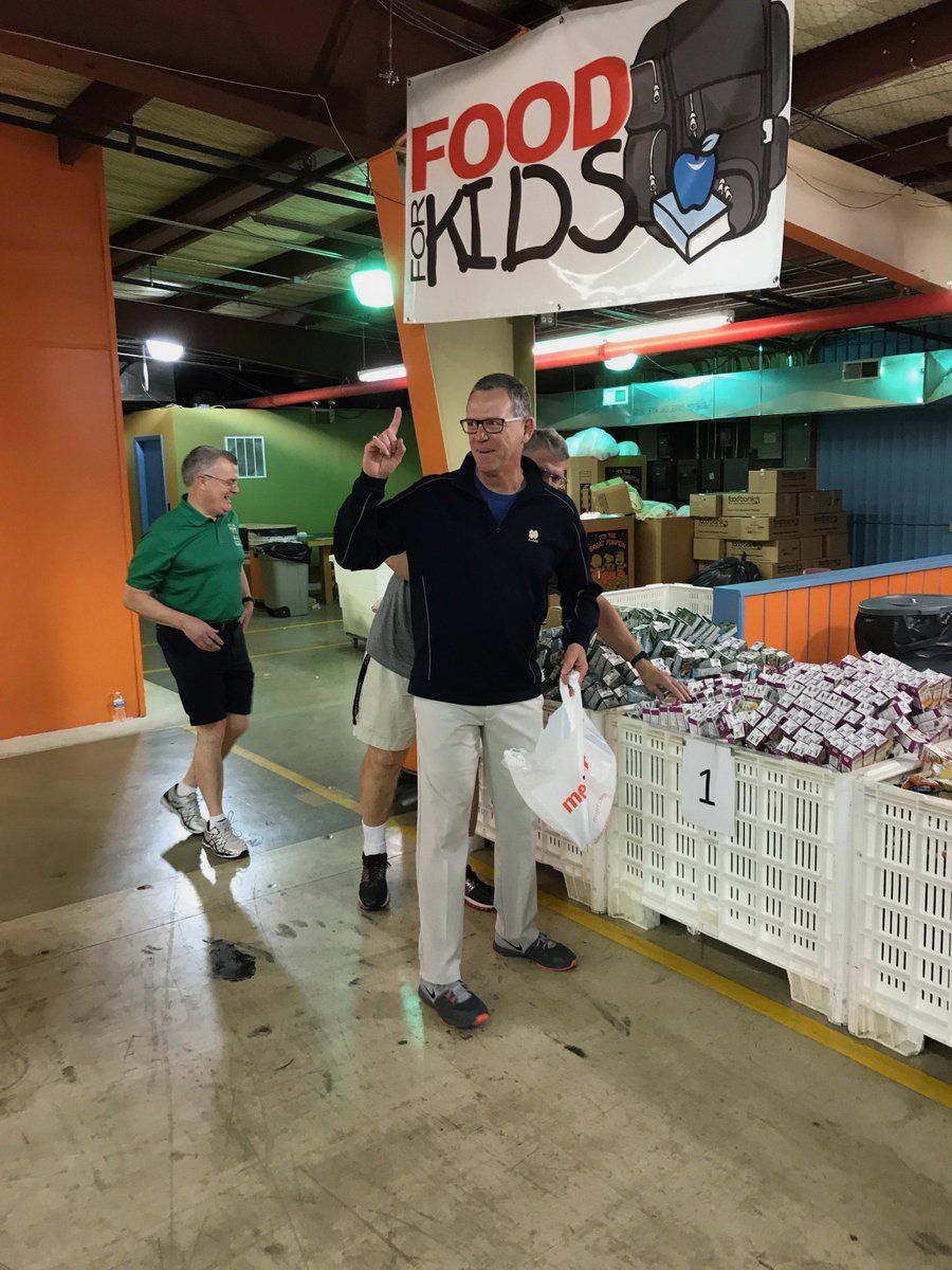 NDMonogram's tweet photo. Members of '77 national champs spent morning at @FoodBkNIndiana. Also great to have @TheoRiddick there!☘️🏈
#NDFamily
#CelebrationAndService https://t.co/rkR28sSV1F