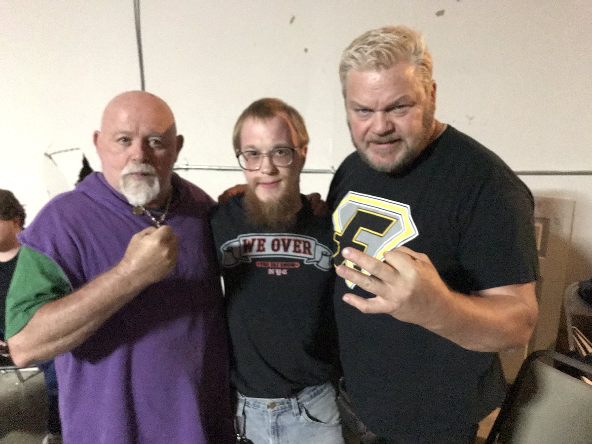 Blood_Gutts's tweet image. Great time meeting legends #thetaskmaster and @TheFranchiseSD last night. Just missing @OfficialTAZ #weovernation #markology #bloodmoney