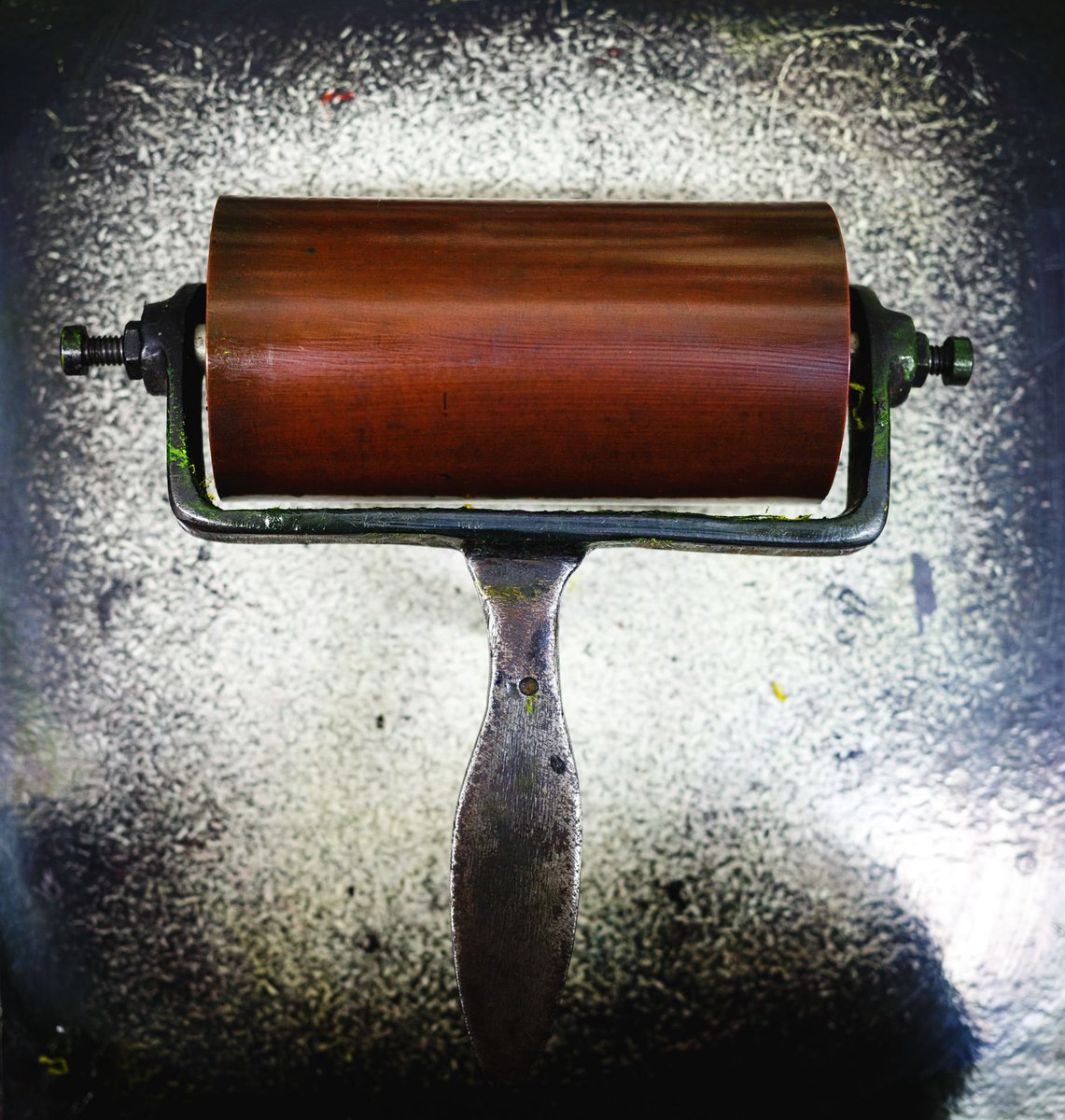 And_rew_Wilson's tweet image. (4/5) #JuniperPress, #Liverpool, Feb 2015.

Hefty #inkroller for inking-up lettering before printing to paper.

#printmaking #inkup