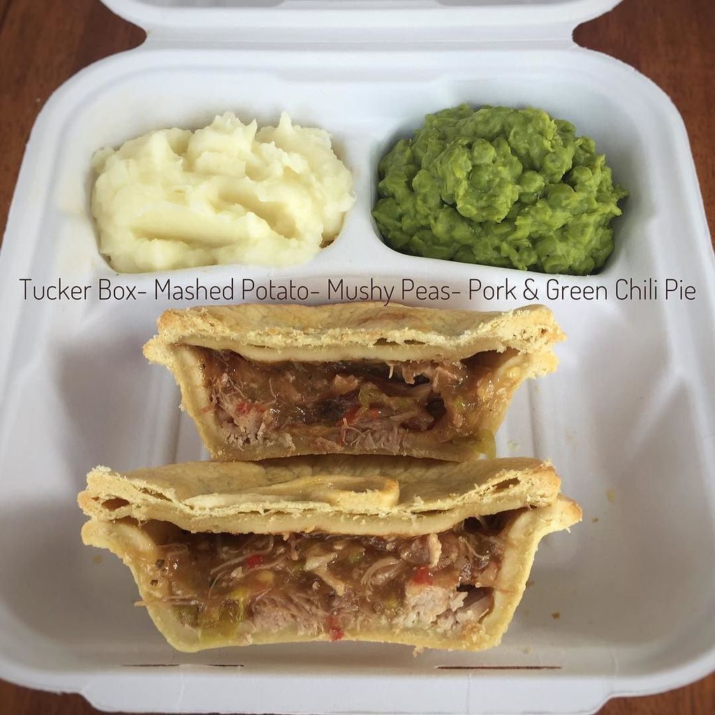 waltzingkangaro's tweet photo. Dine-in, take away, delivery...its a #tuckerbox kind of a day. 🌬#porkgreenchili #mashedpotatoes #mushypeas #fortco… https://t.co/YrCjQSssl3 https://t.co/ikJqYRwKB4