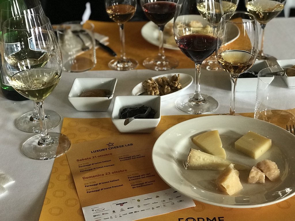 VatySuvimol's tweet photo. A palazzo terzi per degustare #luxurycheese #progettoForme @IlariaVezzoli94 @starsspoon @LetiziaCilente @TurismoBergamo #bergamo https://t.co/fjU7izfa3A