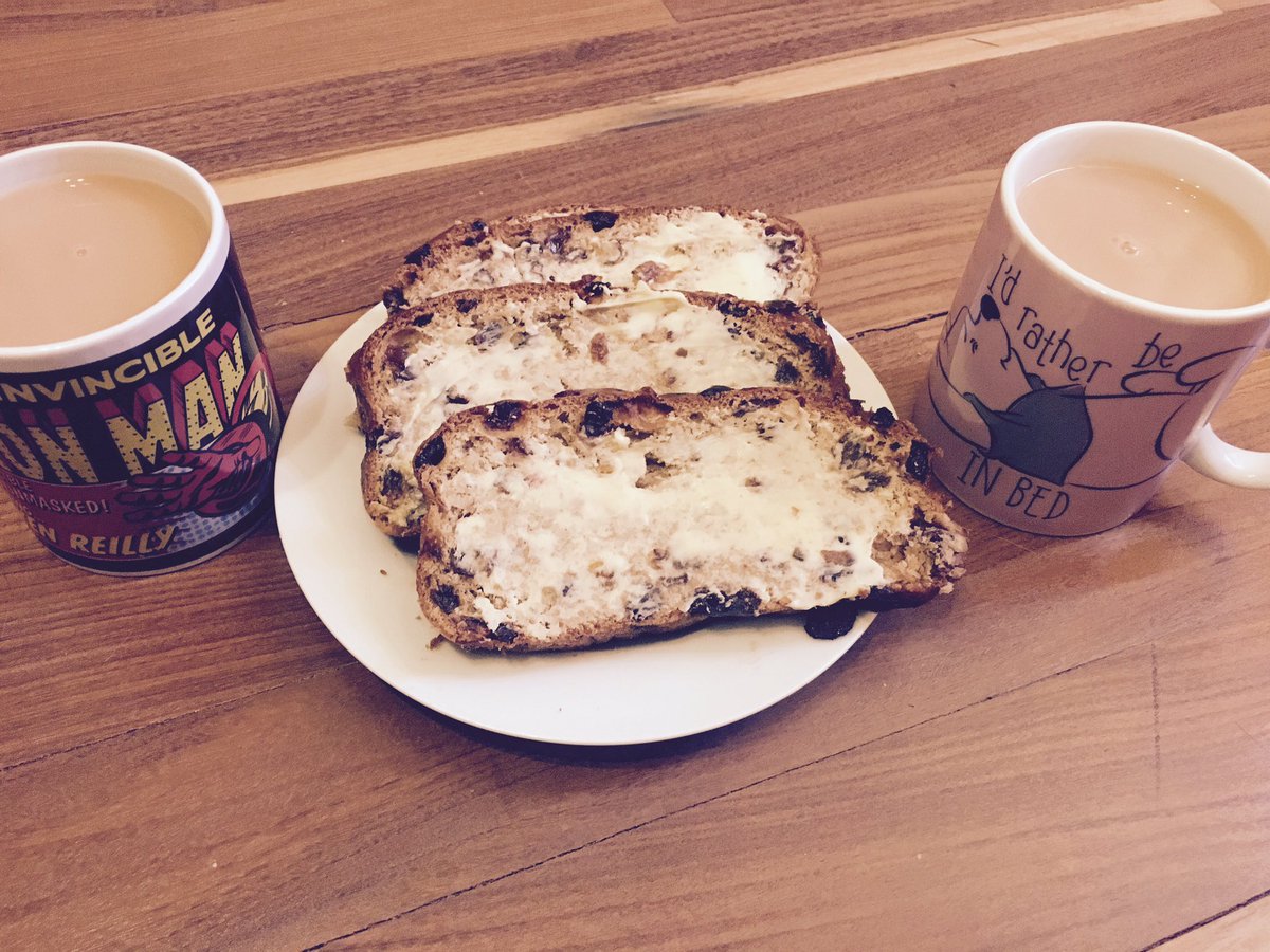 yummystuff_blog's tweet photo. Love this time of year...we can have barmbrack for breakfast 😊 #irish #autumn #lashingsofkerrygold https://t.co/z5mZrELjoq