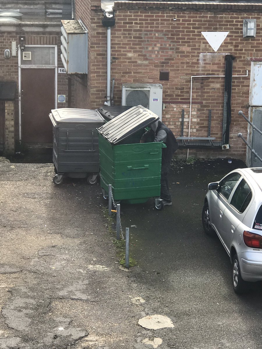 bennettjp's tweet photo. Never seen anything like it. This bin gets rummaged every single day and night, multiple times.. #Gross #Grossbutfascinating #Twickenham https://t.co/WWJszevU8t