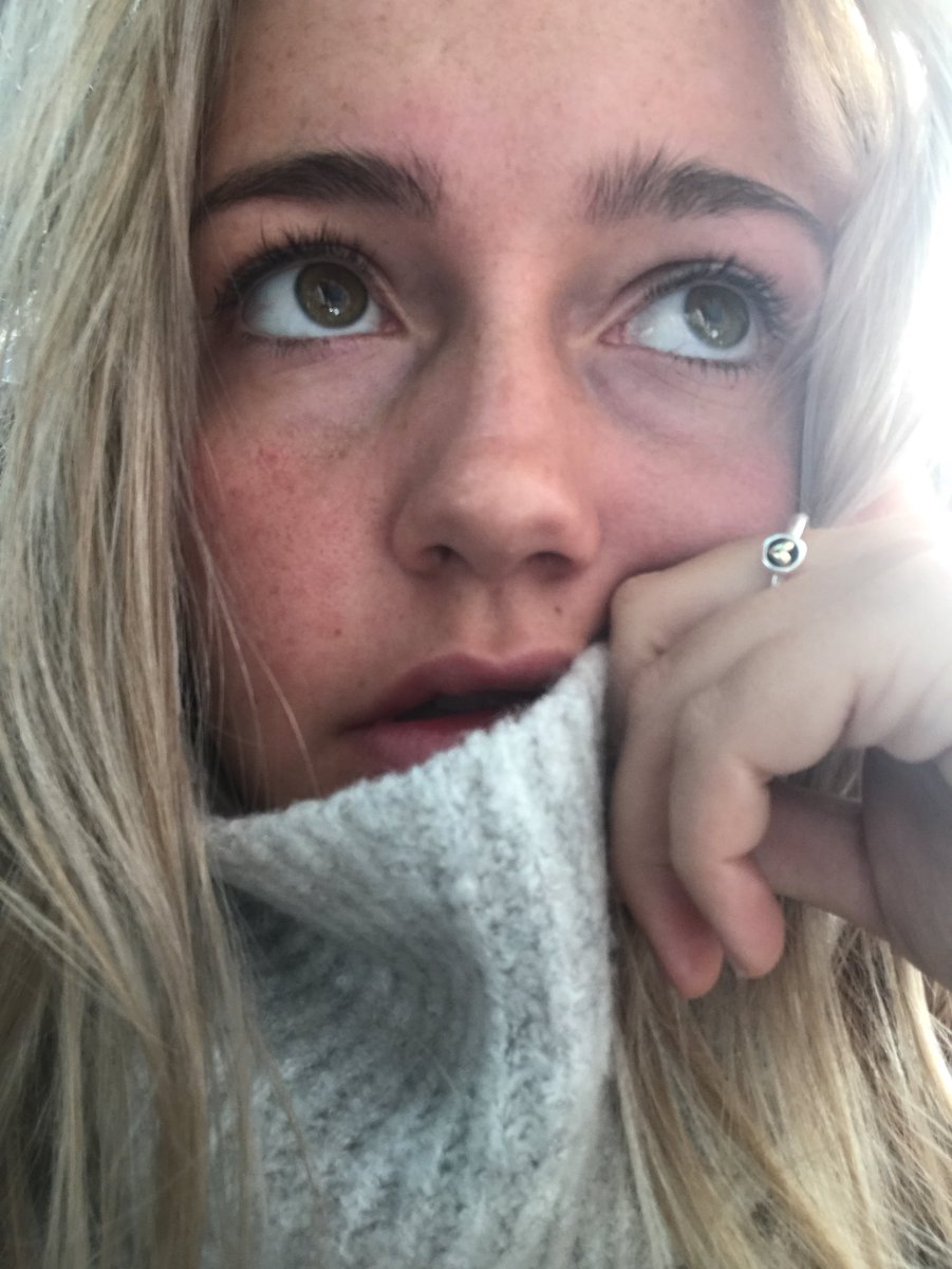 EmilyRosePorter's tweet photo. Someone help me cure this ridiculous hungover please. I’m on the 11.33am train from London Paddington to Bristol Temple Meads. I NEED HELP https://t.co/Q9cHtPHDg7