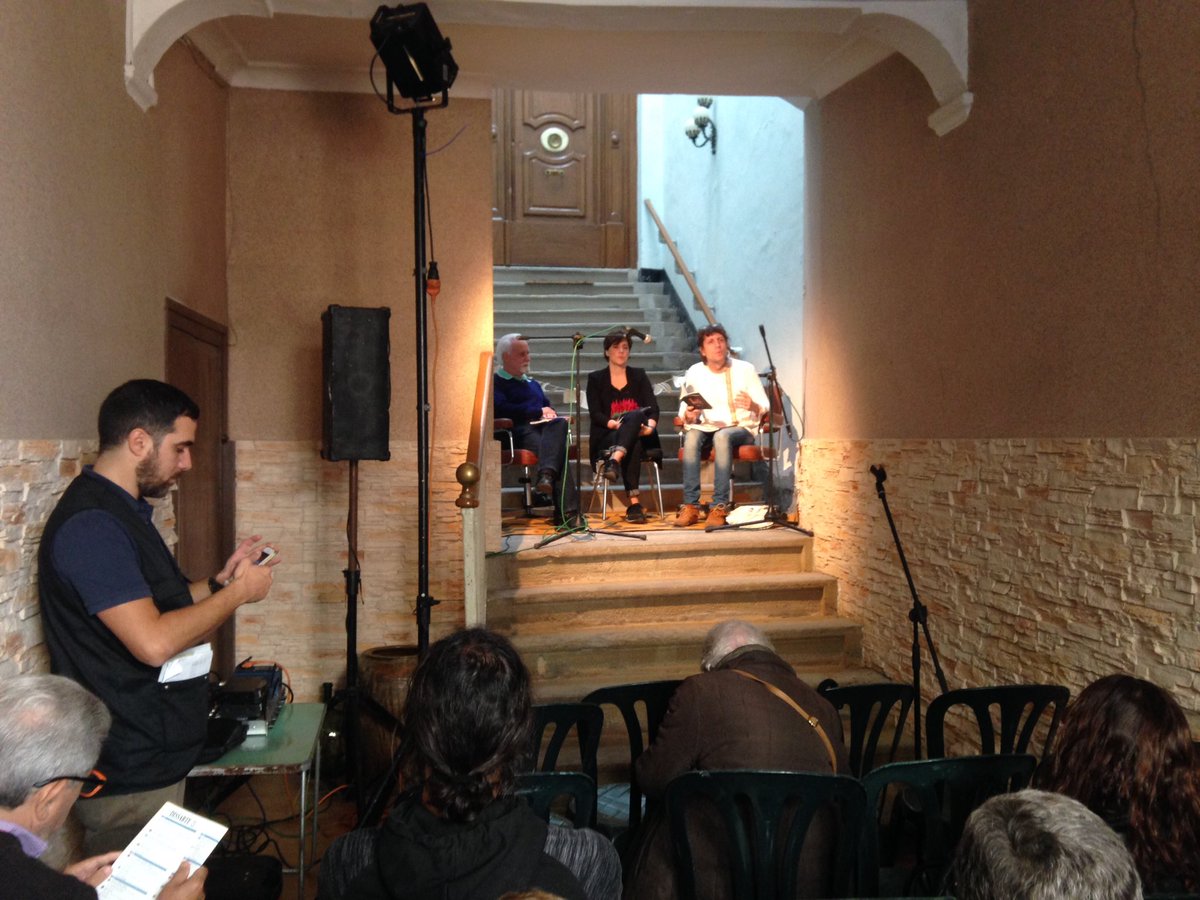 editorialfonoll's tweet photo. Ara mateix, recital poètic amb Amat Baró, Sònia Carrasco Ignés i Jesus Maria Villafranca a Cervera Vila del Llibre. @VilaLlibreCAT https://t.co/pG034LKqIq