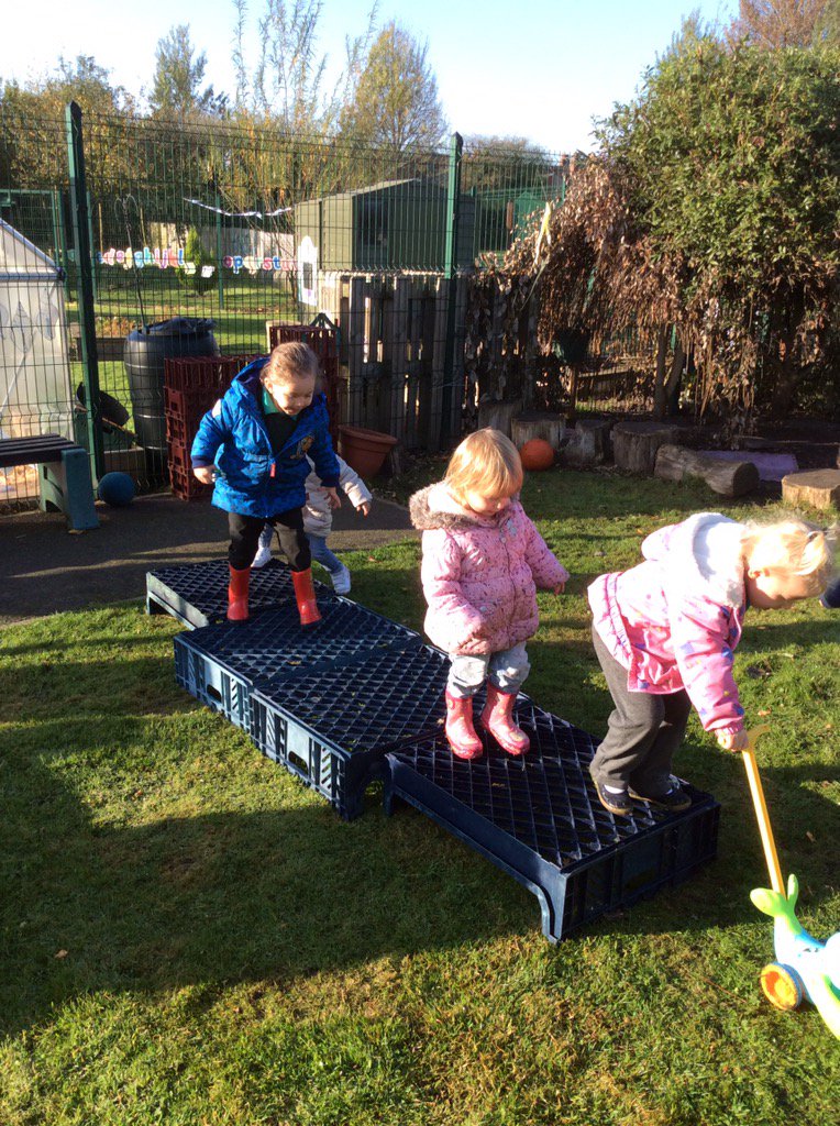LisaBellamy13's tweet photo. Sharing and taking turns.. @IsherwoodMrs @MrsHughesx @TheDistrictCE https://t.co/M4ErCzz5k4