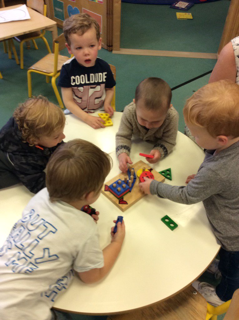 LisaBellamy13's tweet photo. Sharing and taking turns.. @IsherwoodMrs @MrsHughesx @TheDistrictCE https://t.co/M4ErCzz5k4