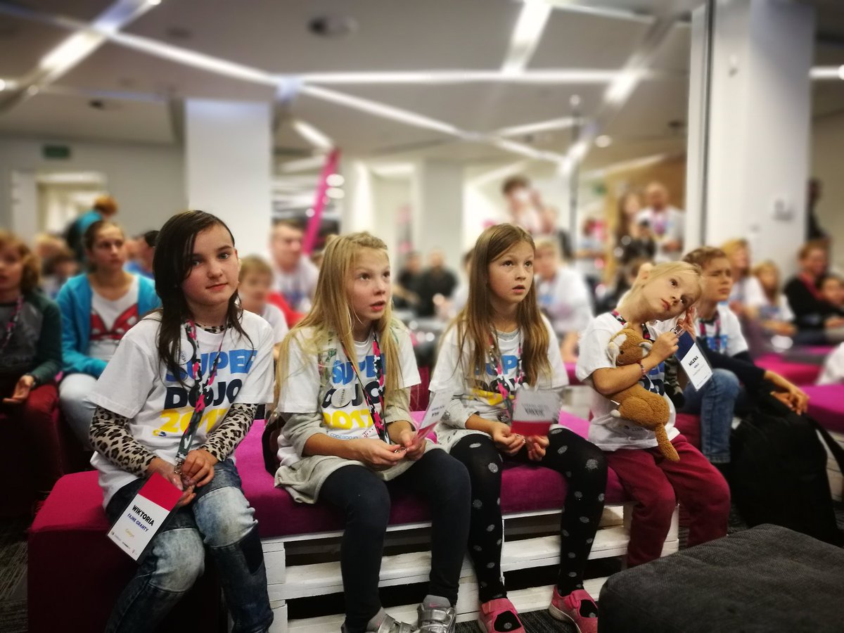 CodeWeekPL's tweet image. Dziewczynki programują! #Superdojo2017 #CoderDojoPL #CodeWeek2017
@CodeWeekPL @CoderDojoPL @MC_GOV_PL