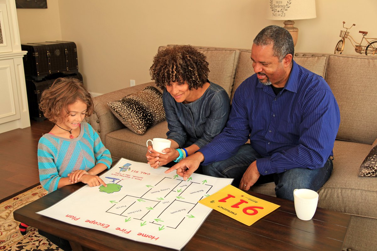 Get your kids involved in coming up with your #homeescapeplan. It will
make it easier to remember if they ever need to use it #plan2waysout