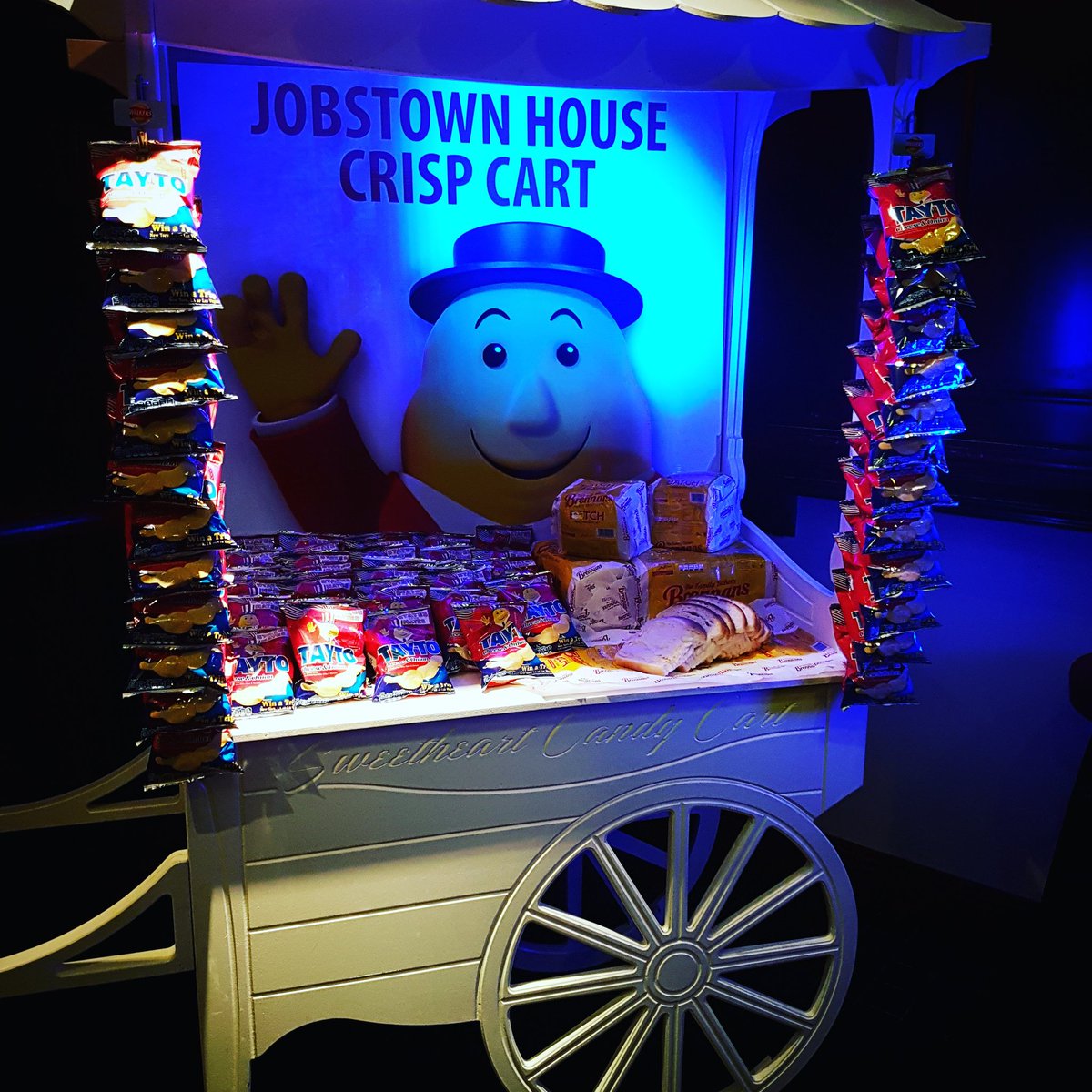 JOBIEofficial's tweet photo. Crisp Cart at the ready! #tayto #batchbread #party https://t.co/riamzPzo08