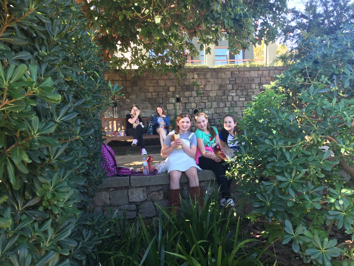Queen S School Trips On Twitter Enjoying A Lovely Picnic Lunch