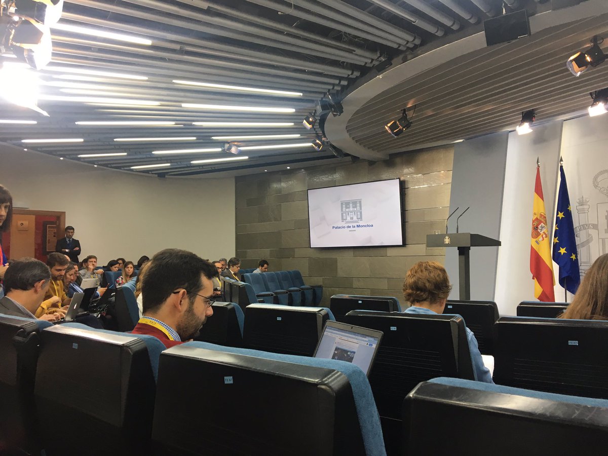 Todo preparado. En unos minutos <a href="/marianorajoy/">Mariano Rajoy Brey</a> explica las medidas acordadas #CatalunaAlLimiteA3