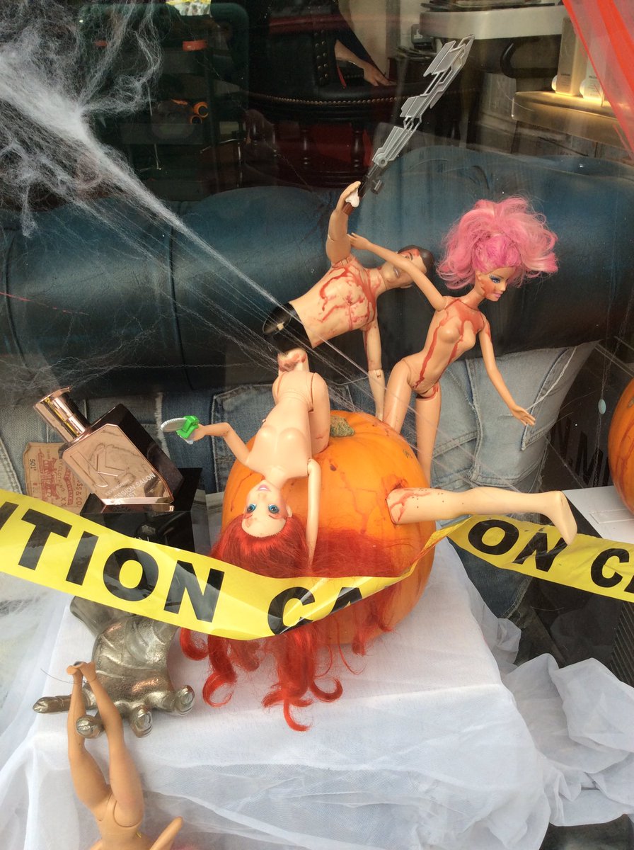 Ash_HeatonMoor's tweet photo. ⚠️💀👻🎃⚰️⚠️ #spooky #spooksville #spookytown #halloweentheme #barbiesgonewild #enterifyoudare #caution #cobwebs #ashtag #ashheatonmoor https://t.co/3usw5aebCp