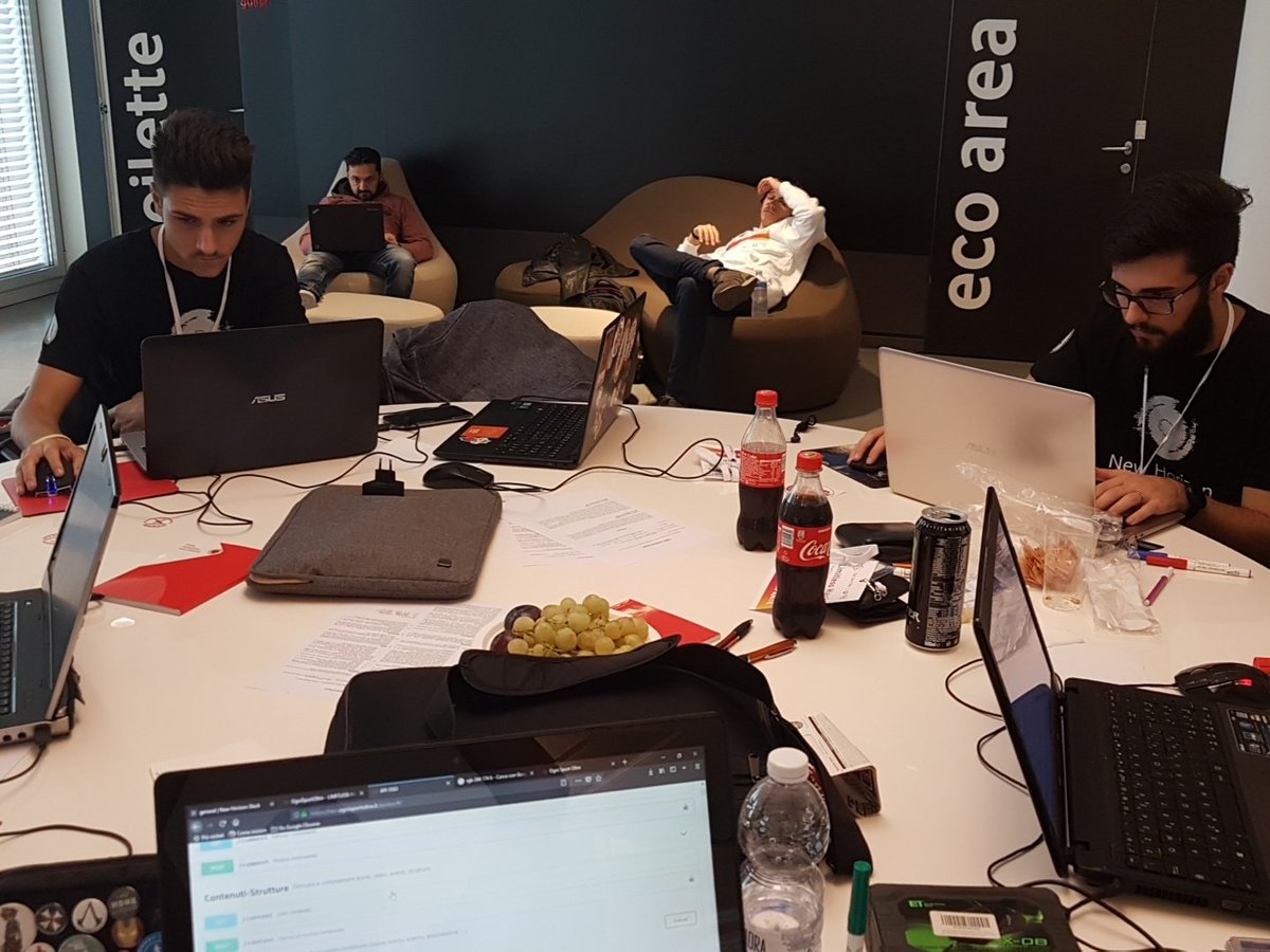 newhorizon_dev's tweet photo. Al lavoro sulla nostra app #OSO

#LimitlessHack #OSO #Vodafone @CodemotionIT https://t.co/8tCyx1hJf7