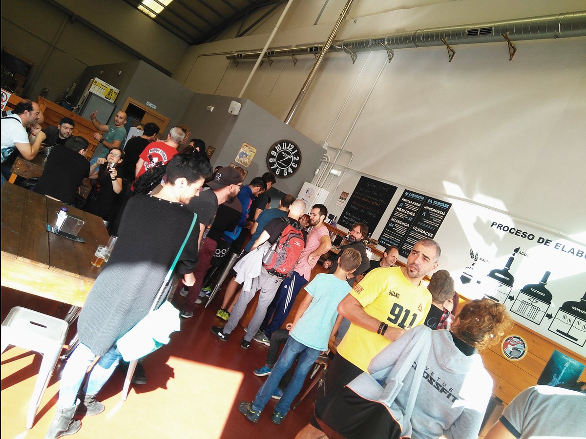 clubvivalabirra's tweet photo. Ambientazo en la visita de hoy a Cerveza D'Equí x nuestro Vaniversario.
Salud #craftbeer #cerveza #cervezaartesanal #sarao #oviedo https://t.co/ZAiQD1vRD0