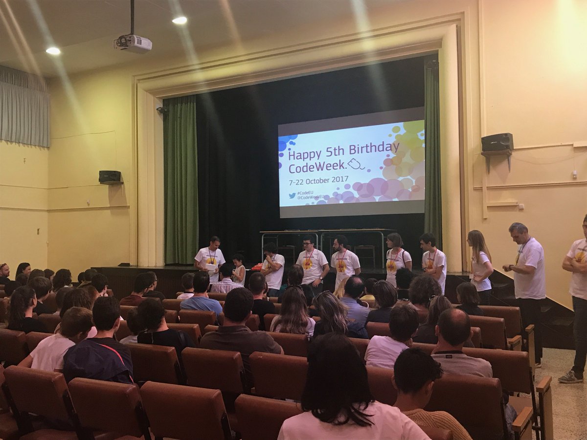 csraspberryjam's tweet photo. Con el sorteo final de la @Raspberry_Pi acaba con éxito la primera #csraspberryjam de #Castellon. Muchas gracias a todos y todas por venir! https://t.co/LnHwAhGJpC