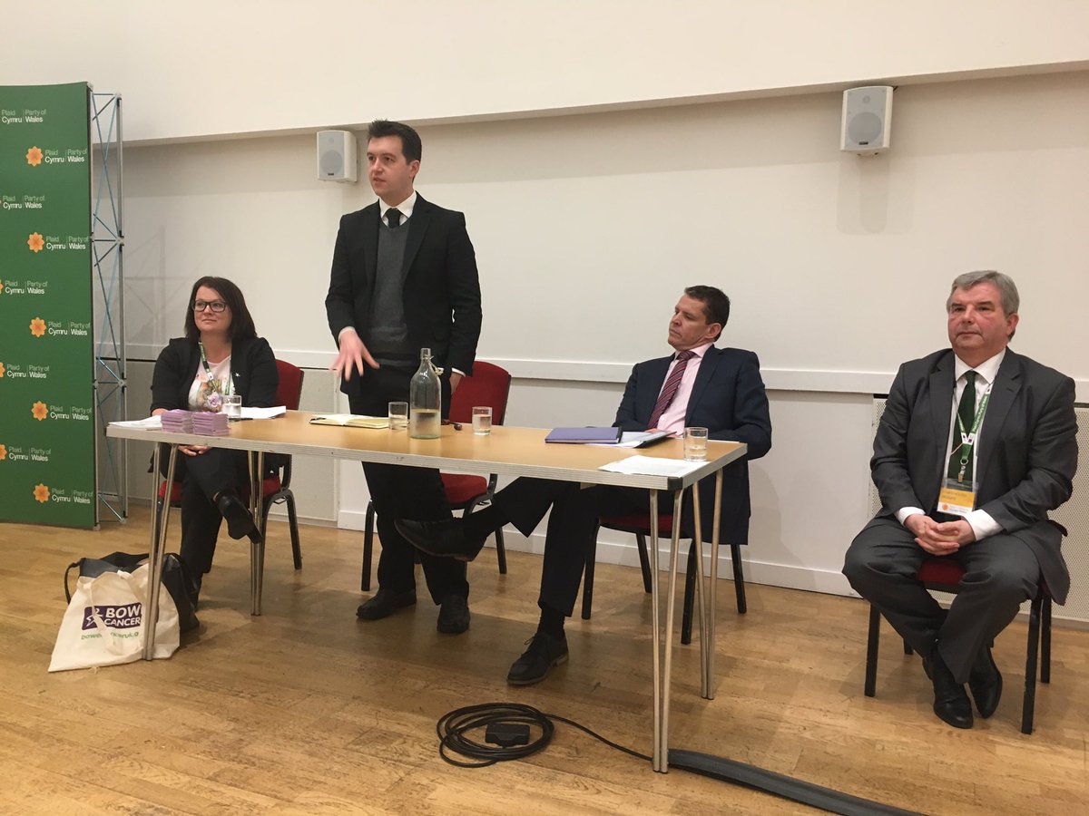 ClareBath1's tweet photo. @andyglyde is outlining how we need a radical focus on prevention to beat cancer sooner #Plaid17 https://t.co/kQ1BoaryBX