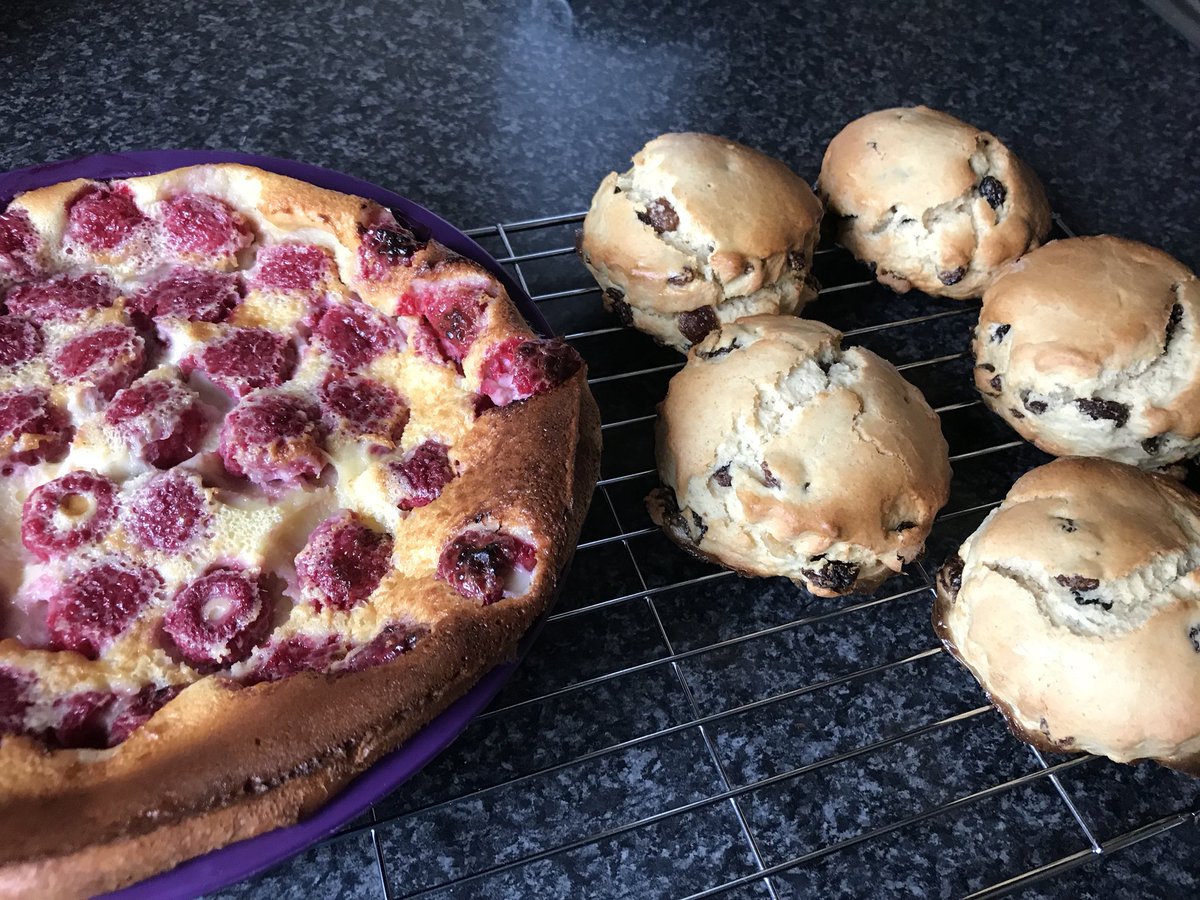 floasis82's tweet photo. Pudding and afternoon tea... done #scones #raspberryclafoutis https://t.co/RhJCWP7ZYj