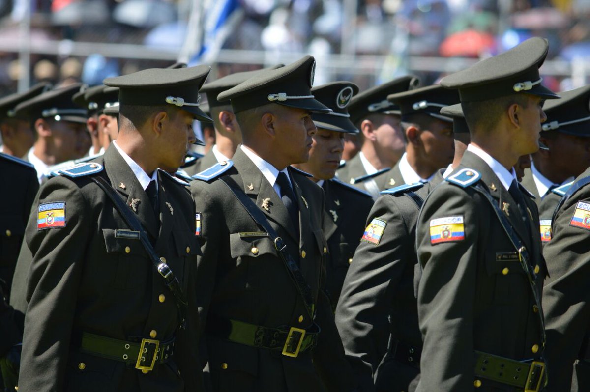 PepaLuchadora's tweet photo. .@elnoticierotc: que de 48 mil policías, pongan un@ en cada escuela/colegio a cuidar que ya no violen wawas. @PoliciaEcuador DEBE cuidarnos https://t.co/21xBCO767j